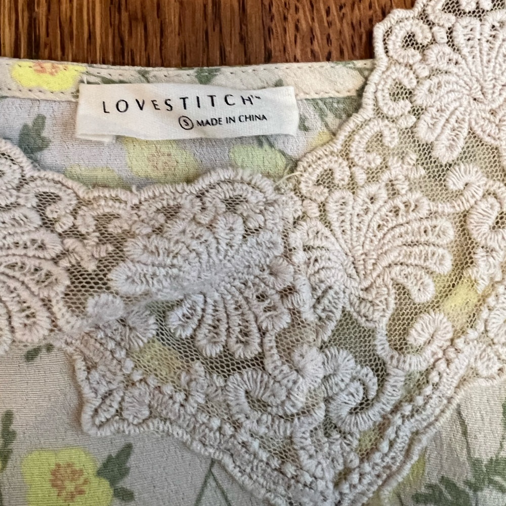 Floral tank with lace - Picture 3 of 3